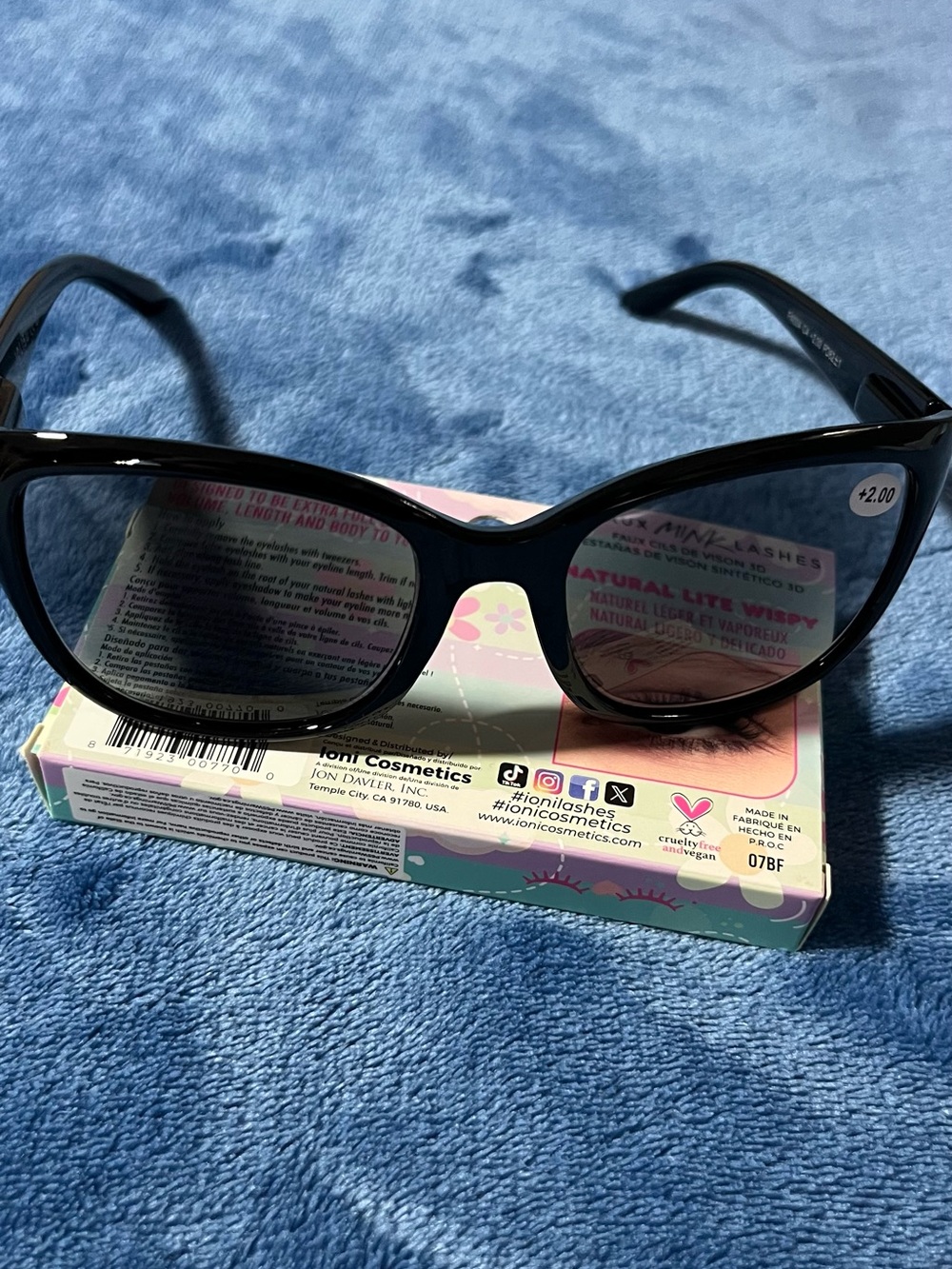 Women’s Black Oversized Sunglasses - Sleek Everyday Style